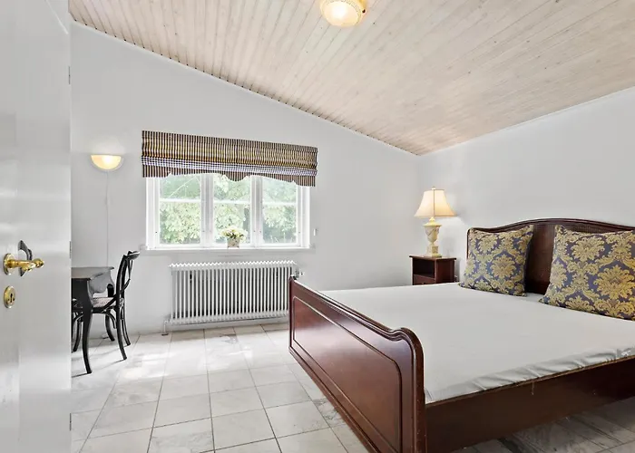 Hus 2 *