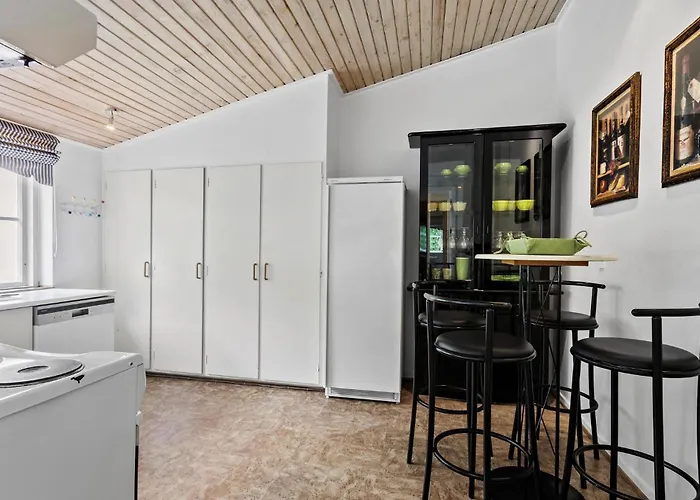 Hus 2 *